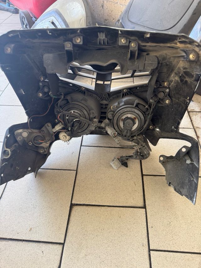 Scudo anteriore SYM HD2 con fari e frecce