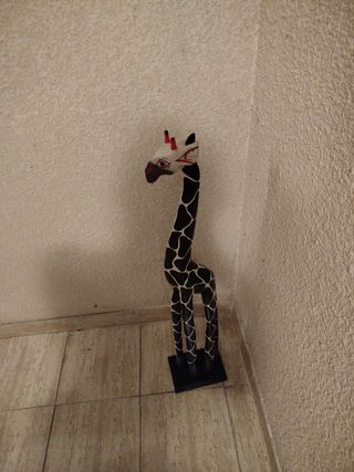 Jirafa decorativa de madera