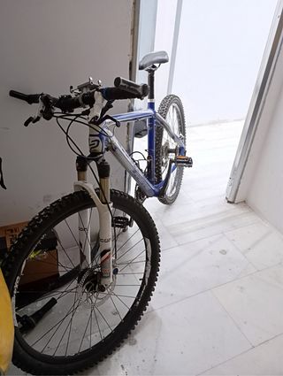 Bicicleta montaña azul lapierre