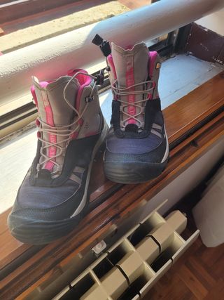 Botas montaña niña talla 36, quechua, waterproof.