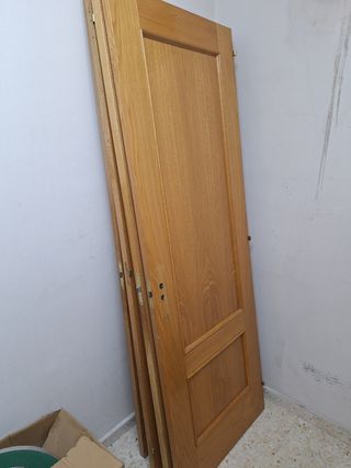 8 Puertas macizas de madera 72cm.
