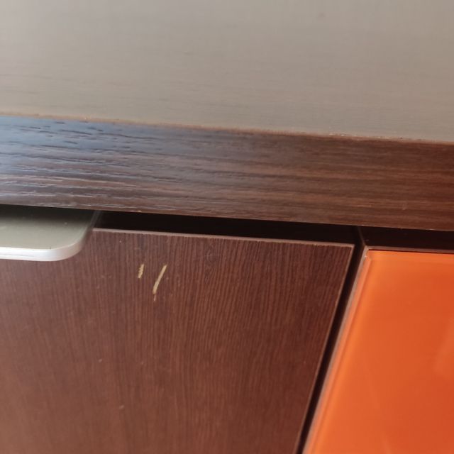 Mueble recibidor marrón-naranja
