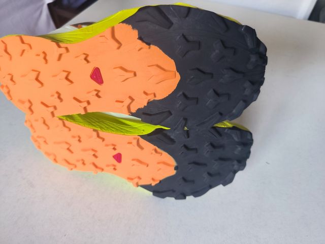 Zapatillas Salomon thunder cross- Beige/Amarillo