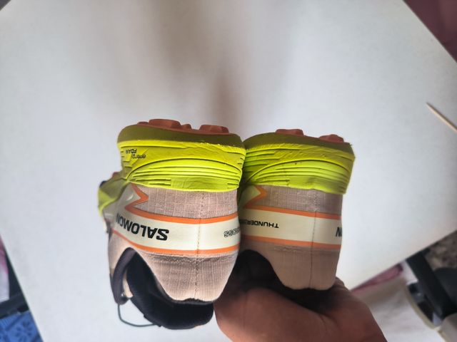 Zapatillas Salomon thunder cross- Beige/Amarillo