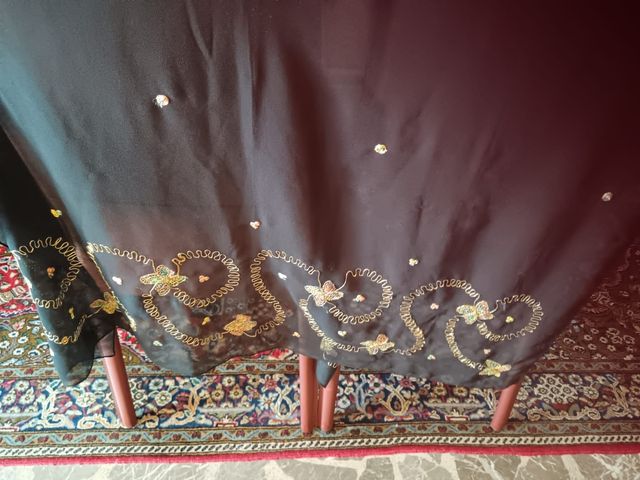 Stola nera ricamata oro