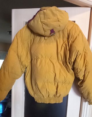 Chaqueta plumas amarilla años 90.
