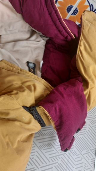 Chaqueta plumas amarilla años 90.
