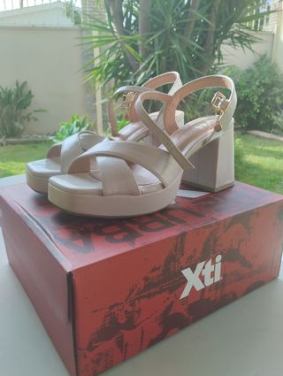Sandalias Xti beige tacón alto