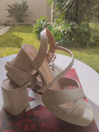 Sandalias Xti beige tacón alto