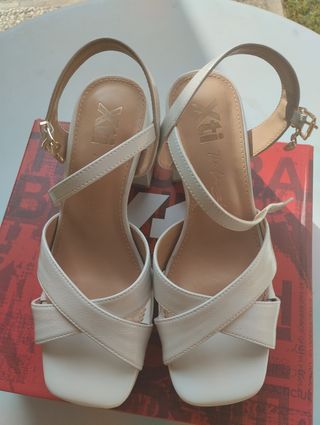 Sandalias Xti beige tacón alto