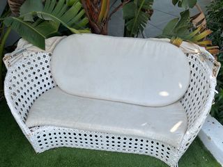Sofá blanco mimbre sintético jardín.