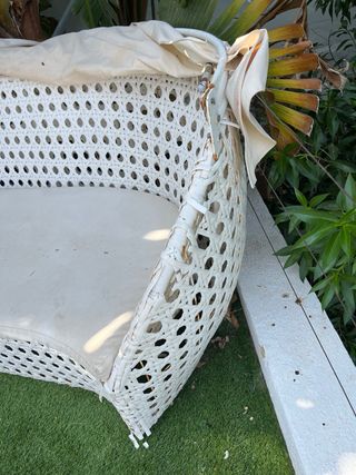 Sofá blanco mimbre sintético jardín.
