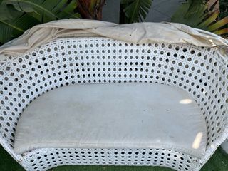 Sofá blanco mimbre sintético jardín.