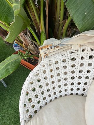 Sofá blanco mimbre sintético jardín.