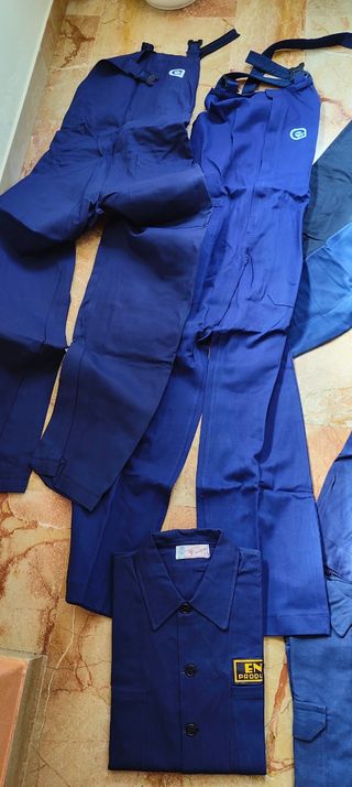 Tute e giacche ENEL blu da lavoro.

