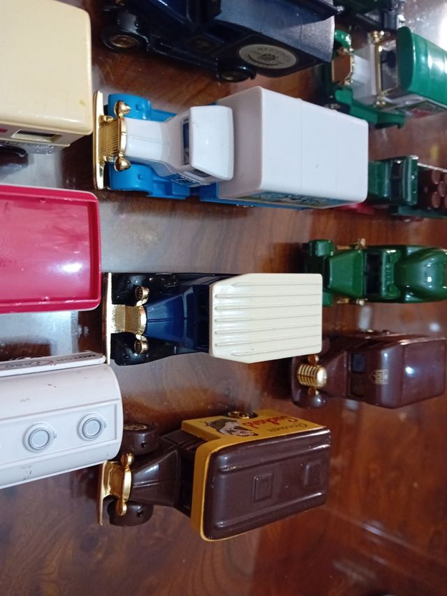 18 coches antiguos  de coleccion