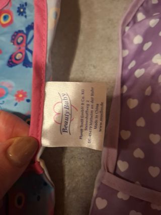 Set 2 bavaglini impermeabili per bambina nuovi