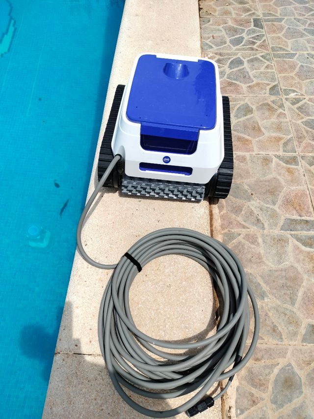 Robot limpiafondos piscina