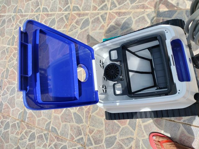 Robot limpiafondos piscina