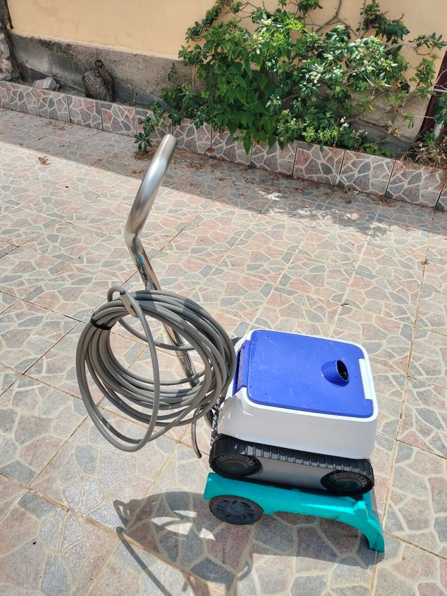 Robot limpiafondos piscina