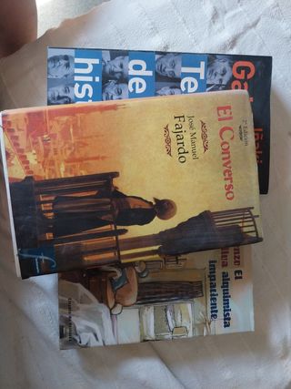 Novelas y colecciones de libros