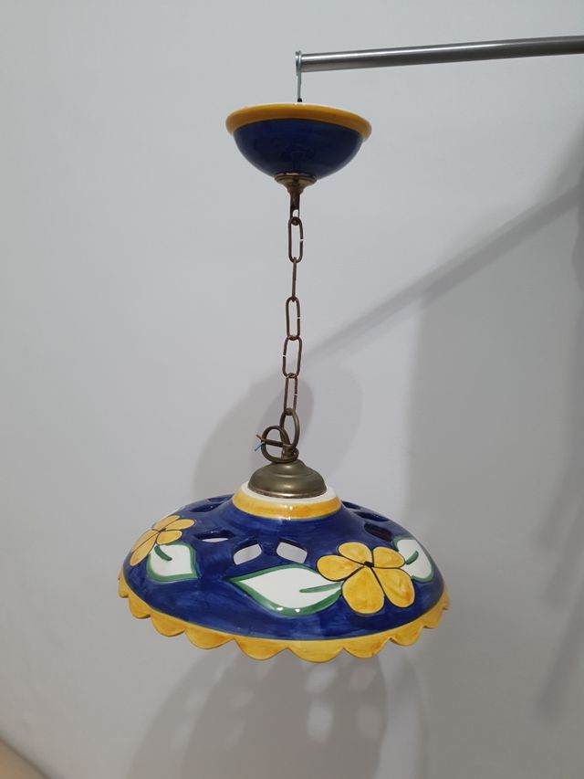Lámpara cerámica azul y amarilla