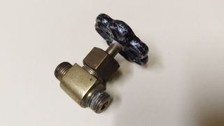 Llave de paso antigua