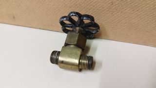 Llave de paso antigua