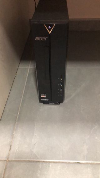 Torre PC Acer Aspire XC-330
Pantalla BENQ 
Teclado