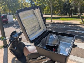 Baúl moto Kymco, Delivery.