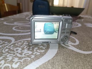 macchina fotografica digitale Yashica ezf924