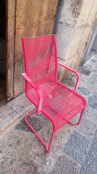 Silla metálica roja