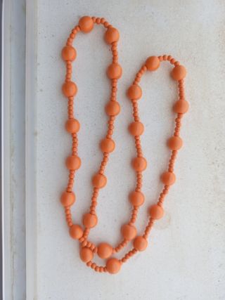Collar madera naranja