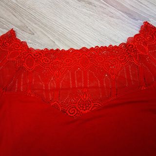 Top rosso pizzo