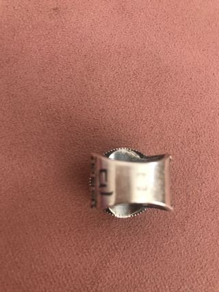 Anillo Raive plata con ojo de gato y circonitas.