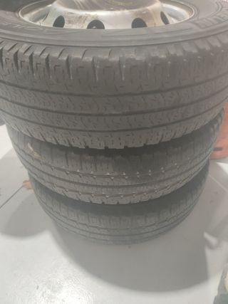 Neumáticos y llantas de autocaravanas 
215/70/15 C