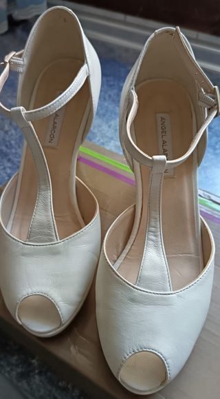 Vestido novia talla 6 color marfil.