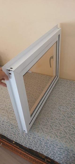 Ventana aluminio blanca