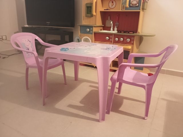 Mesa y sillas Peppa Pig