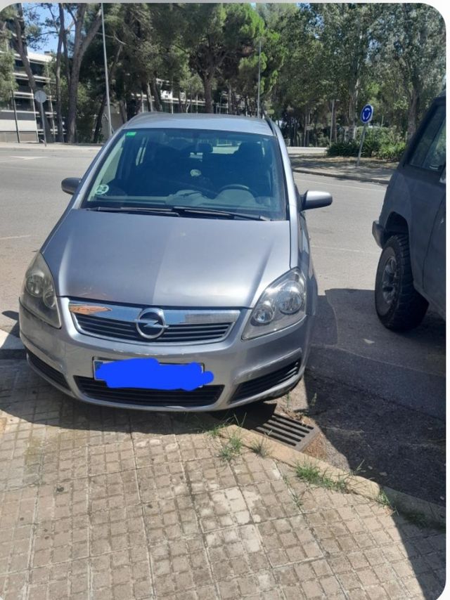 Opel Zafira familiar gris