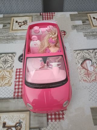 Auto rosa Barbie Fiat 500