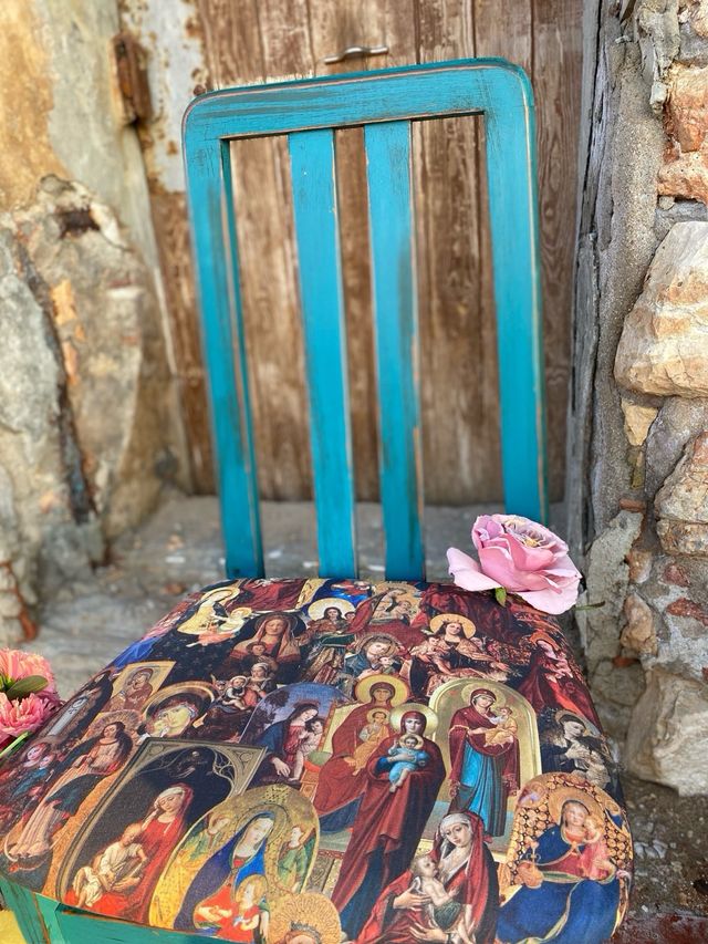 Silla vintage azul envejecido Virgen Maria