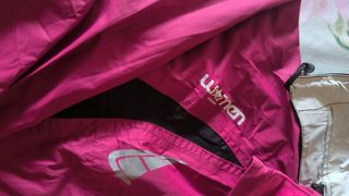 Chubasquero Decathlon rosa talla S