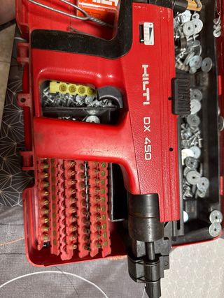 Pistola clavos Hilti DX 450
