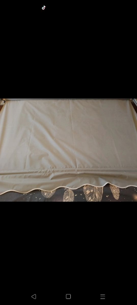 Toldo terraza retráctil beige