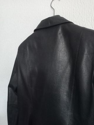 Chaqueta negra piel