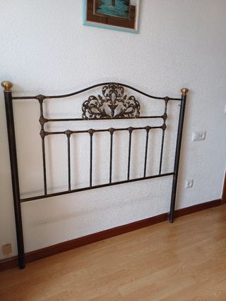Cabecero hierro forjado. Negro-dorado