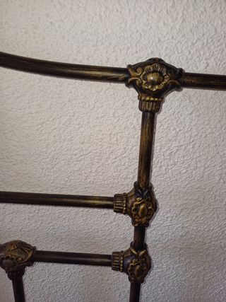 Cabecero hierro forjado. Negro-dorado