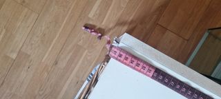 Mueble lavabo baño.Color blanco con  cesta mimbre