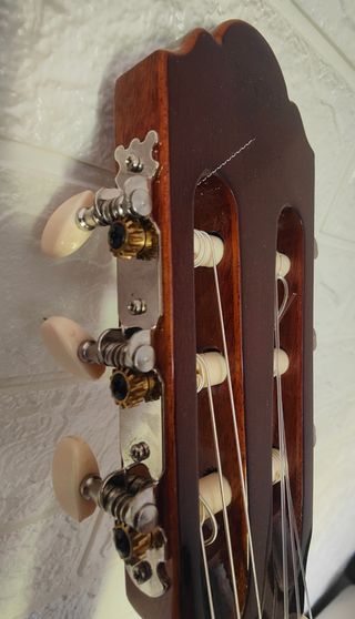 Guitarra clásica Alhambra
